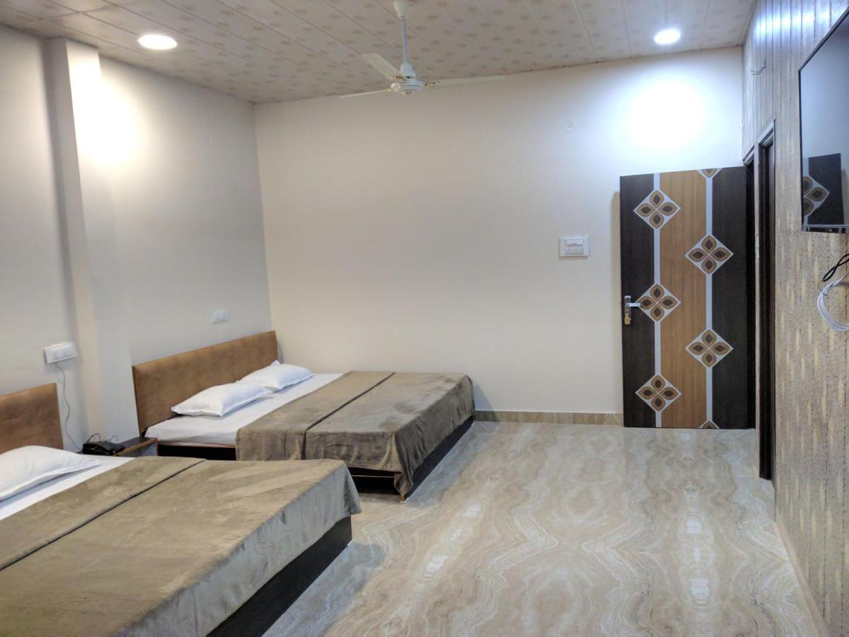 Mye Home Stay - Near Golden Temple Амритсар Экстерьер фото